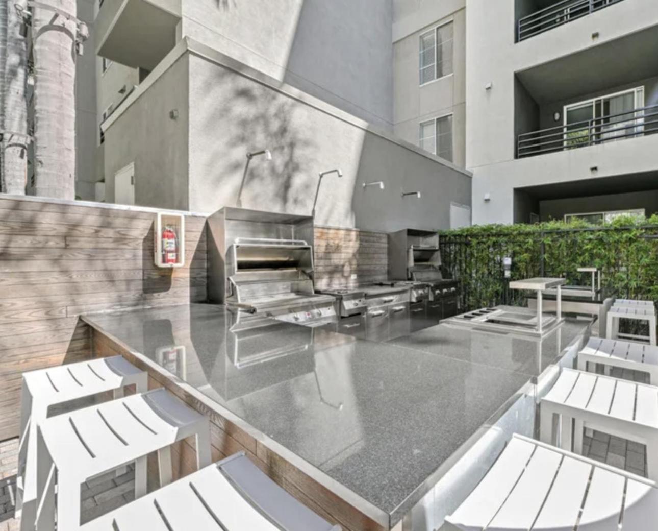 Prime Santa Monica 1 Bed & Bath Apartment *