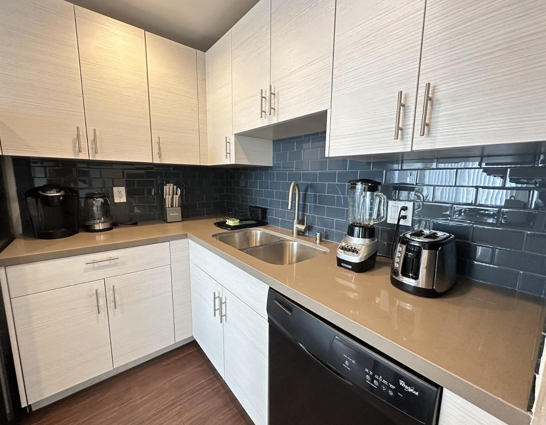 Prime Santa Monica 1 Bed & Bath Apartment Los Angeles